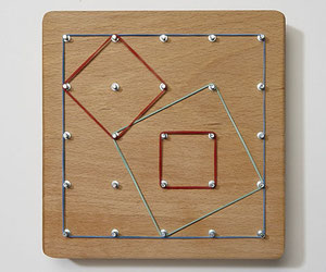 Verschiedene Geobretter aus Buche zur Entdeckung von Grundformen